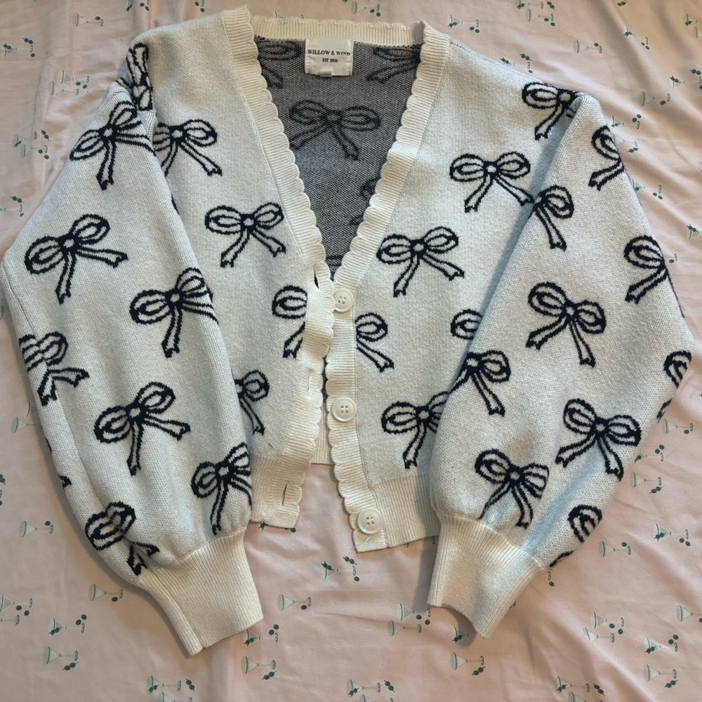 Elegant Bow-Patterned Cardigan Sweater